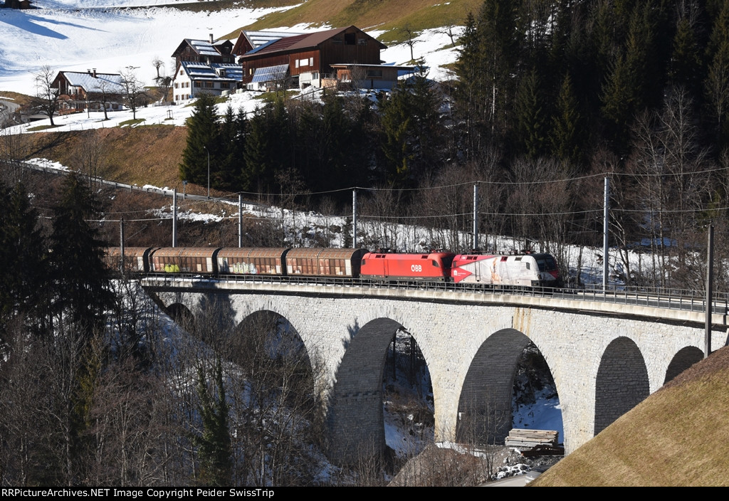 ÖBB 1116 200 and 1016 043